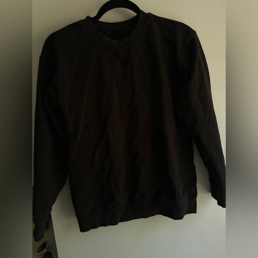 Black/dark grey lululemon crewneck